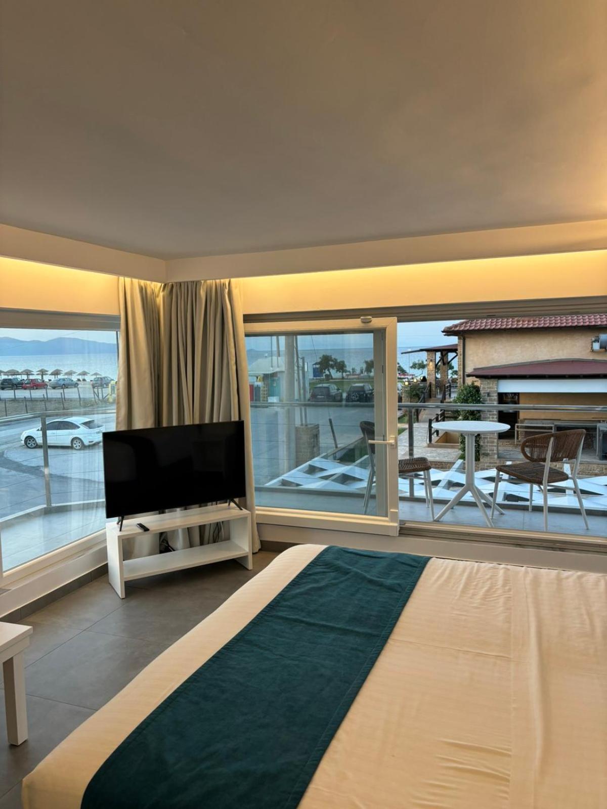 Ocean Blue Suites Ierissos Rum bild