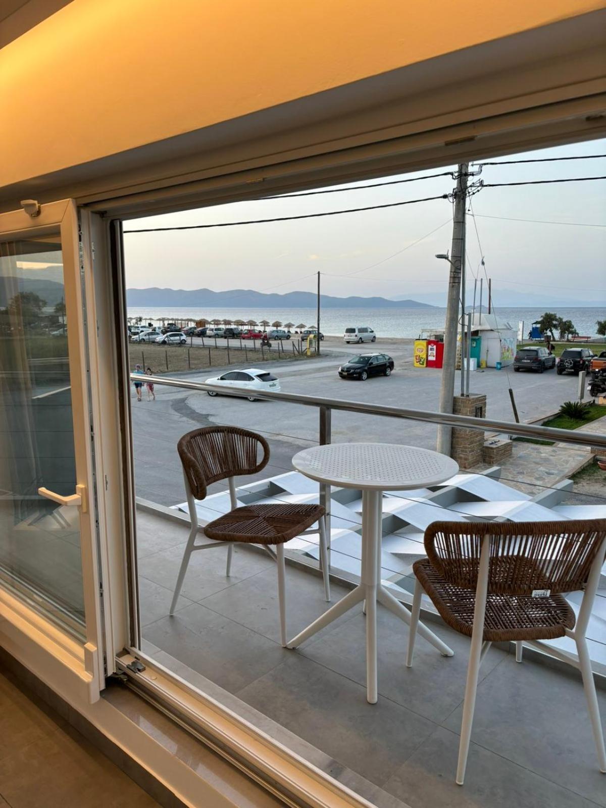 Ocean Blue Suites Ierissos Exteriör bild